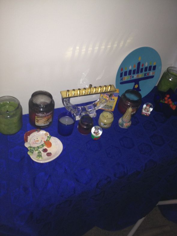 Hanukkah Decorations... I am SO LOST! :  wedding IMG 2541