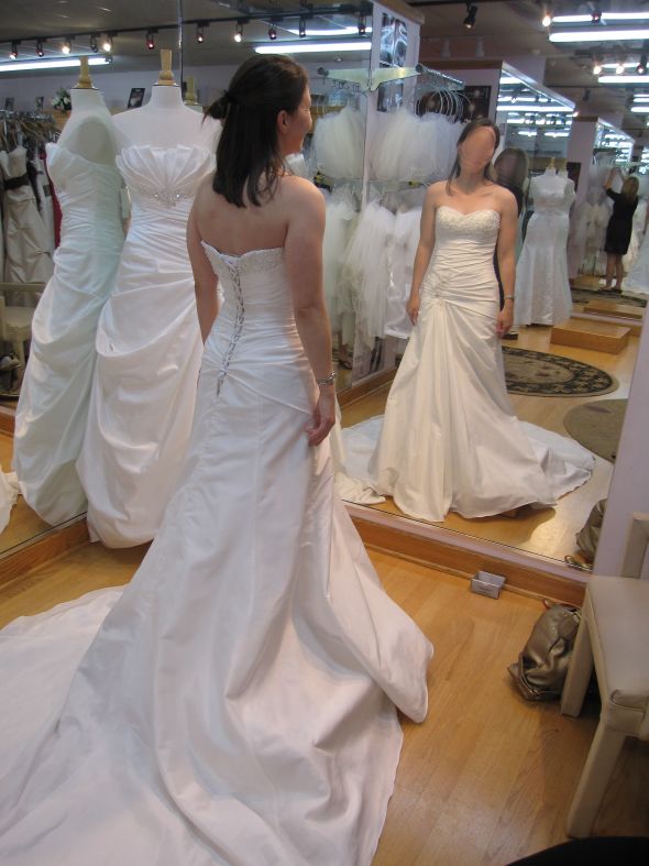 Pear-shaped ladies... What kind of dress did you get? :  wedding Fulldress