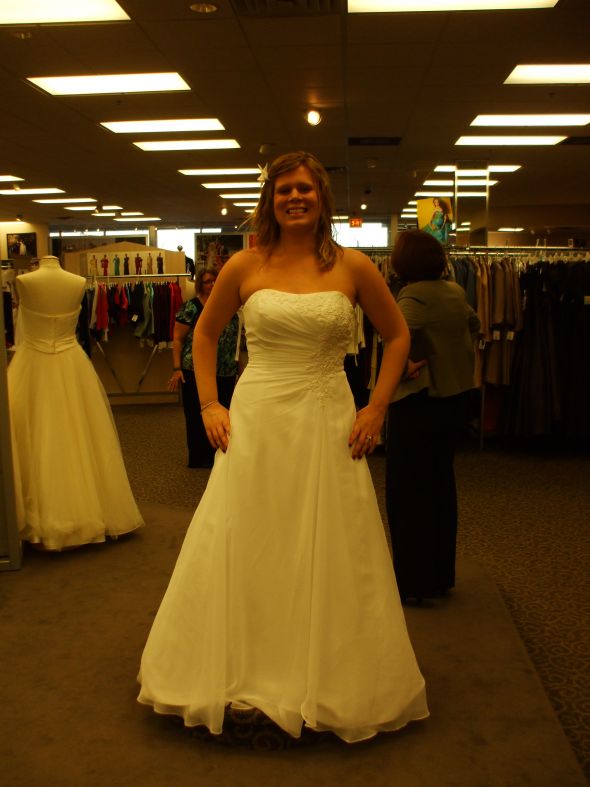 Found my dress...one little problem :  wedding dress friend issues with dress My Dress