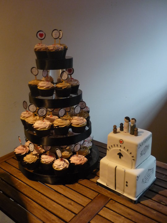 The most amazing perfect day of my life. I'm a Mrs!! (loads of photos) :  wedding recap wedding diy table setting tent Cake And Cupcakes2