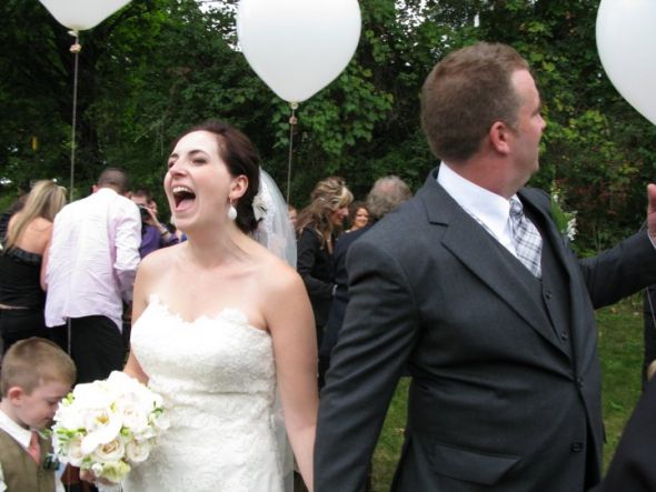 I want my girls to carry balloons! Am I crazy? (pics) : wedding Ceremonyyay