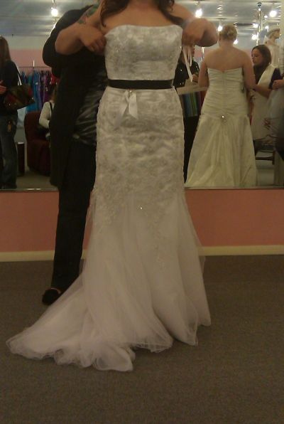 Black flower in hair!!!! I need your guys opinion!!! pls ;) :  wedding black hair flower IMAG01951g