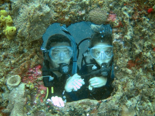 Scuba Diving Anyone? Anyone went? Easy to learn? :  wedding 005 5