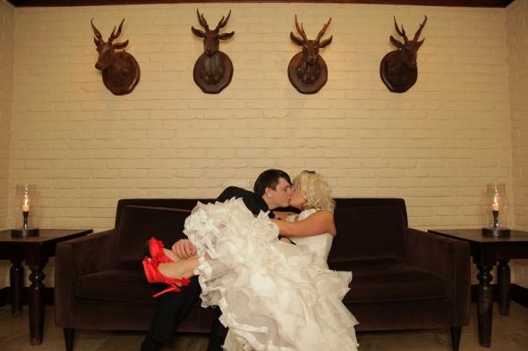 Teaser photos from our 10/30 wedding! :  wedding Kissingcouch