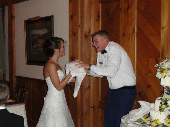Married bees, did you smash cake in each others faces? : wedding Cakesmash