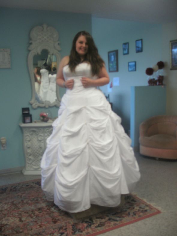 They lost my dress?! Heres pics of the dress!!...with me finally in it!! :  wedding GEDC0002