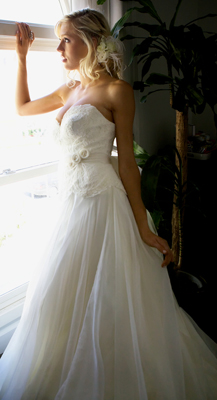 Post your WOW wedding dresses! :  wedding Lovemetender Back Web
