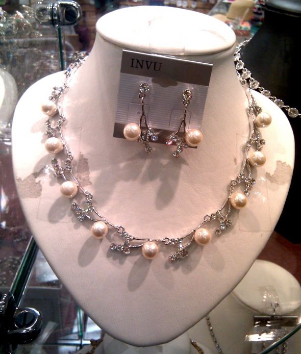 Have you seen this jewelry set? :  wedding Necklace