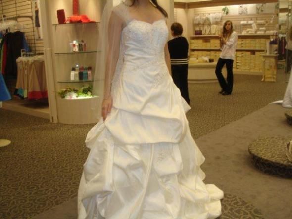 Choosing between 2 dresses... which should I choose? :  wedding dress vote Dresswveil2