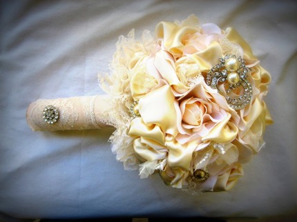 Wedding bouquets with brooches wedding Bouquet Bling