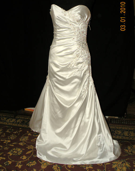 I got that feeling and impulsively bid on the dress! :  wedding Melody1