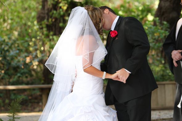 Married Ladies - You May Kiss the Bride Pics! :  wedding Cer Jennifer 125