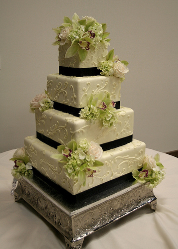 Spring brides...what were/are your colors? Need some inspiration! :  wedding Cake Flowers 01