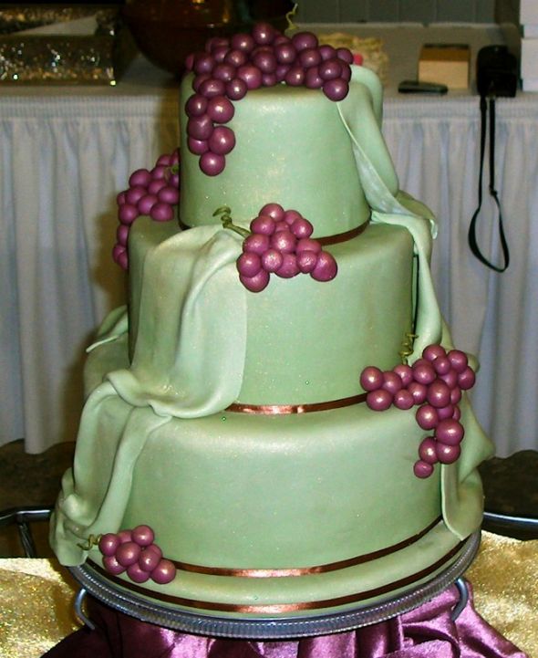 Cake stand, who provides it? :  wedding GrapeCake