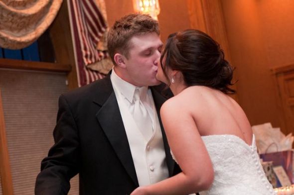 I'm a Mrs! Professional pics (and lots of them)! : wedding Cakekiss