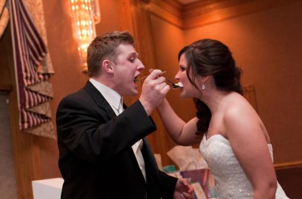 I'm a Mrs! Professional pics (and lots of them)! : wedding Eatingcake