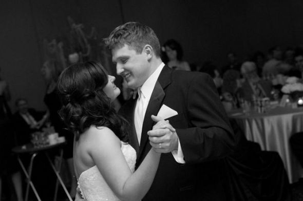 I'm a Mrs! Professional pics (and lots of them)! : wedding Firstdance3