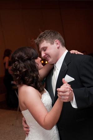 I'm a Mrs! Professional pics (and lots of them)! : wedding Firstdance6