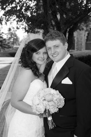 I'm a Mrs! Professional pics (and lots of them)! : wedding Us1