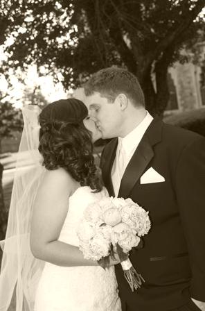 I'm a Mrs! Professional pics (and lots of them)! : wedding Uskiss
