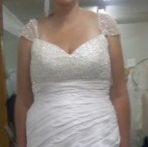 Camoflage!!!  Do full figure girls really need it? :  wedding rouching Alfred Angelo 2048 Full Figure Diamond White