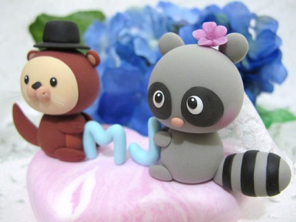 Show Me Your Cake Toppers!! : wedding cake topper Otter And Racoonie