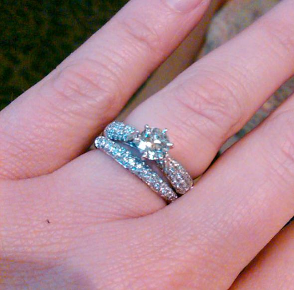 Anyone with a ring that has pave diamonds on the side :  wedding ring engagement ring pave Kweddingband