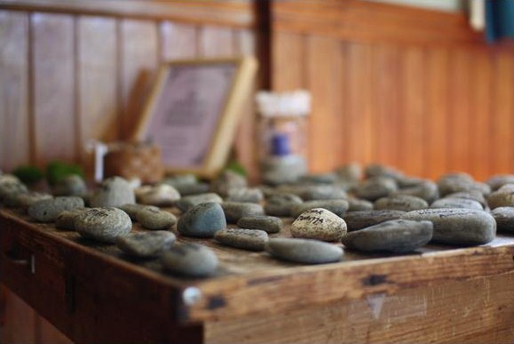 VagabondGurl's Rustic Escort Cards Stones/Rocks :  wedding rustic country folksy diy lavender purple brown reception natural stones rocks nature black green white inspiration Escort Rocks