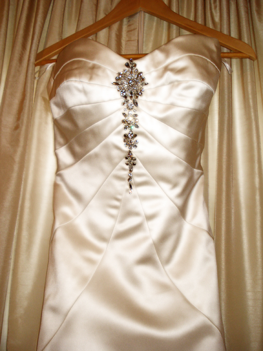 bargain dresses, show off your lovelies :  wedding Dress Detail