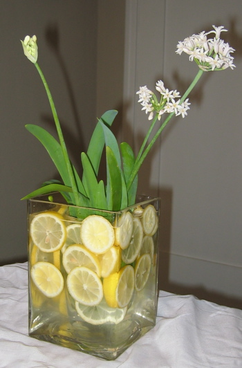 Hiding the Stems in a Clear Vase wedding Sliced Lemon Centerpiece