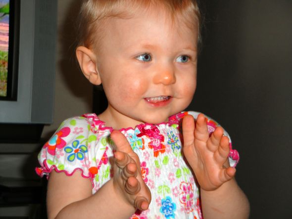 Pictures of your flower girl and ring bearer :  wedding flower girl ring bearer photos Flowergirl2