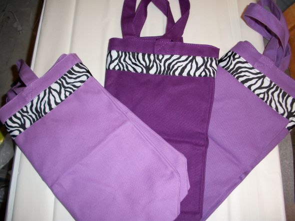 canvas tote bags for the bridesmaids and children in our wedding :  wedding 101 0125