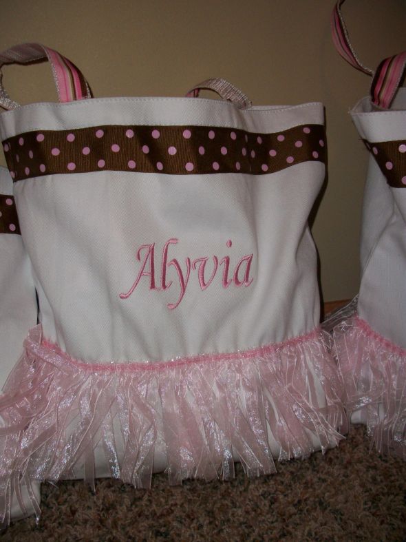 canvas tote bags for the bridesmaids and children in our wedding :  wedding 101 0359