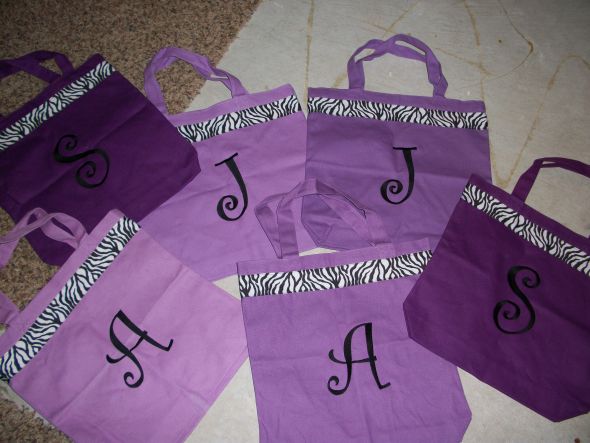 canvas tote bags for the bridesmaids and children in our wedding :  wedding 101 0362