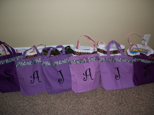 canvas tote bags for the bridesmaids and children in our wedding :  wedding 101 0366