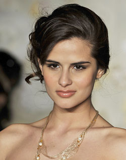 Hairstyles that work with mantilla veils :  wedding Hair3