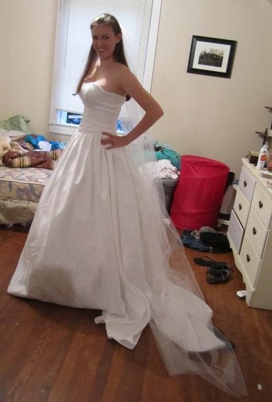 I am so in love with BIG POOFY BALL GOWNS.. SHOW ME YOURS!!! :  wedding Dressside