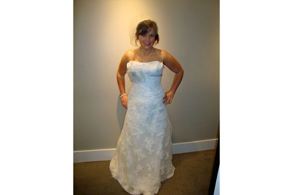 Short veil - keep on during all pictures? :  wedding short veil 10