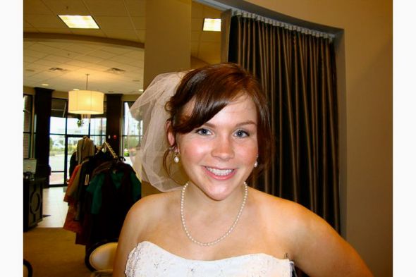 Short veil - keep on during all pictures? :  wedding short veil 7