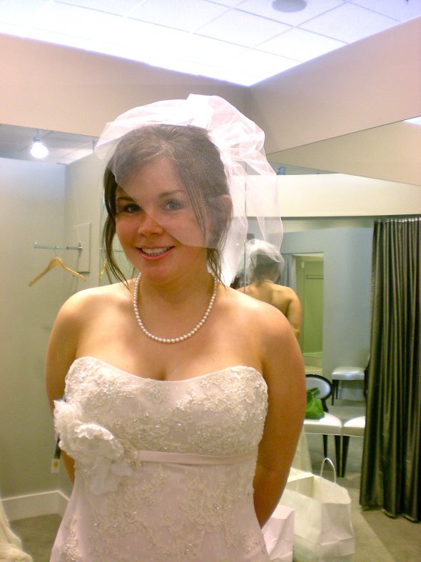 Short veil - keep on during all pictures? :  wedding short veil DSCN3274
