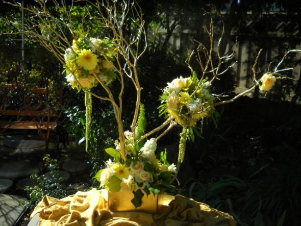 pomadors w manzanita centerpiece wedding centerpiece gold yellow branches 