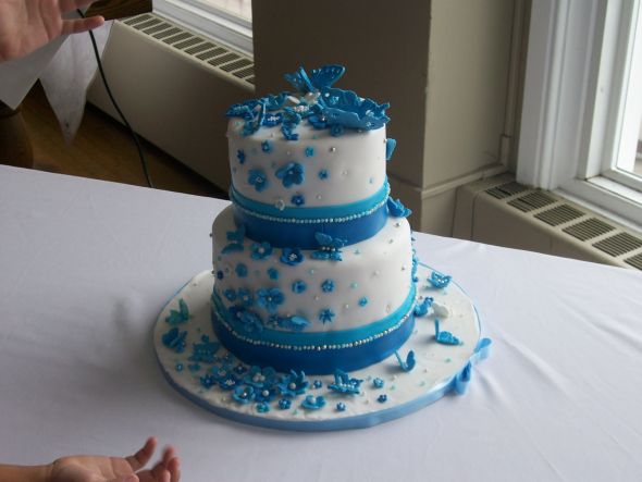 post a picture of your wedding cake/design :  wedding 100 0947