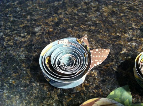 Off Beat Bouts : wedding groom groomsmen boutonniere diy paper ceremony IMG 5460