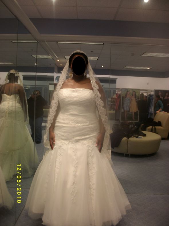 Any pictures of Real Full Figured Brides in any Alfred Angelo dresses??? :  wedding 2083 Pedestal Crinoline 