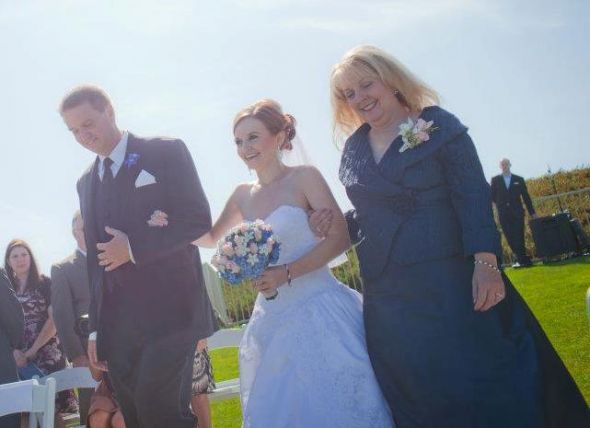 Bees Who Haven't Done a First Look - HELP :  wedding first look walking down the aisle photography 6
