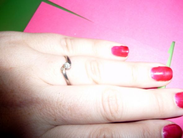 Did anyone actually choose a small stone ring? :  wedding ring Wedding Band