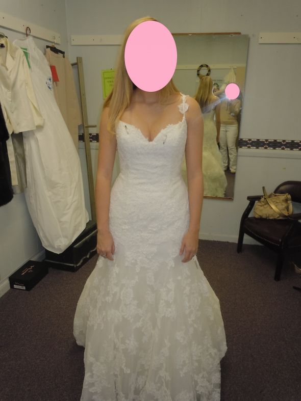 Who designed your wedding dress?? :  wedding dress brand 0152