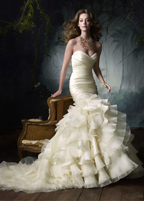 Pear Shaped Brides :  wedding 3050