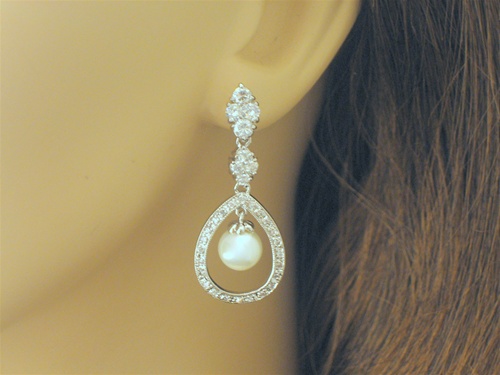 Vote on which earrings you like best. :  wedding Pearl20Bridal20Earrings20E700 41