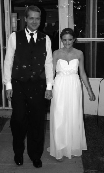 I'm a Mrs. now! (Wedding pics) :  wedding 35915 131658993520296 100000285873937 281851 6920127 N.jpgg.jpggg